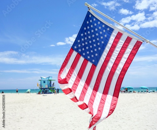 Stars and Stripes (Fahne der Vereinigten Staaten)  am Strand von Miama