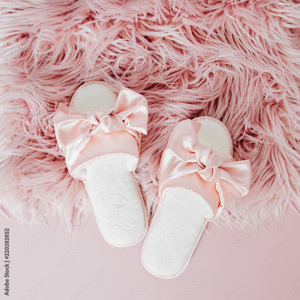 Flip flops with fur 2025 on top