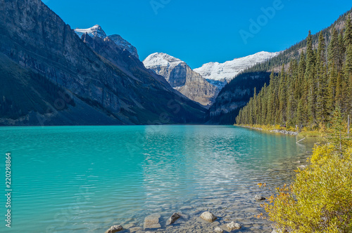 Fototapeta Naklejka Na Ścianę i Meble -  Banff Lake
