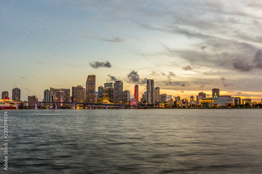 Fototapeta premium Miami city skyline panorama at dusk