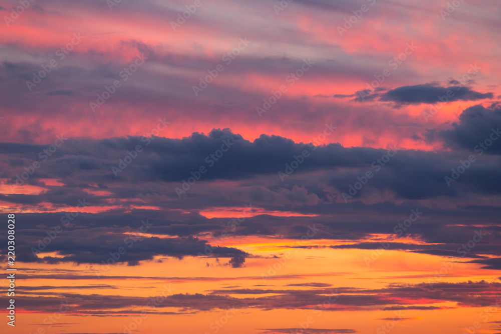 Obraz premium Beautiful sunset orange pink sky with clouds