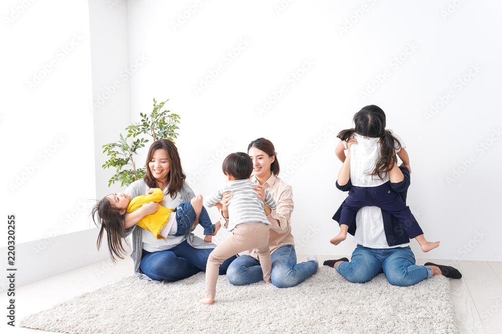 お母さんと子どもたち・仲良し お母さんと子どもたち・仲良し