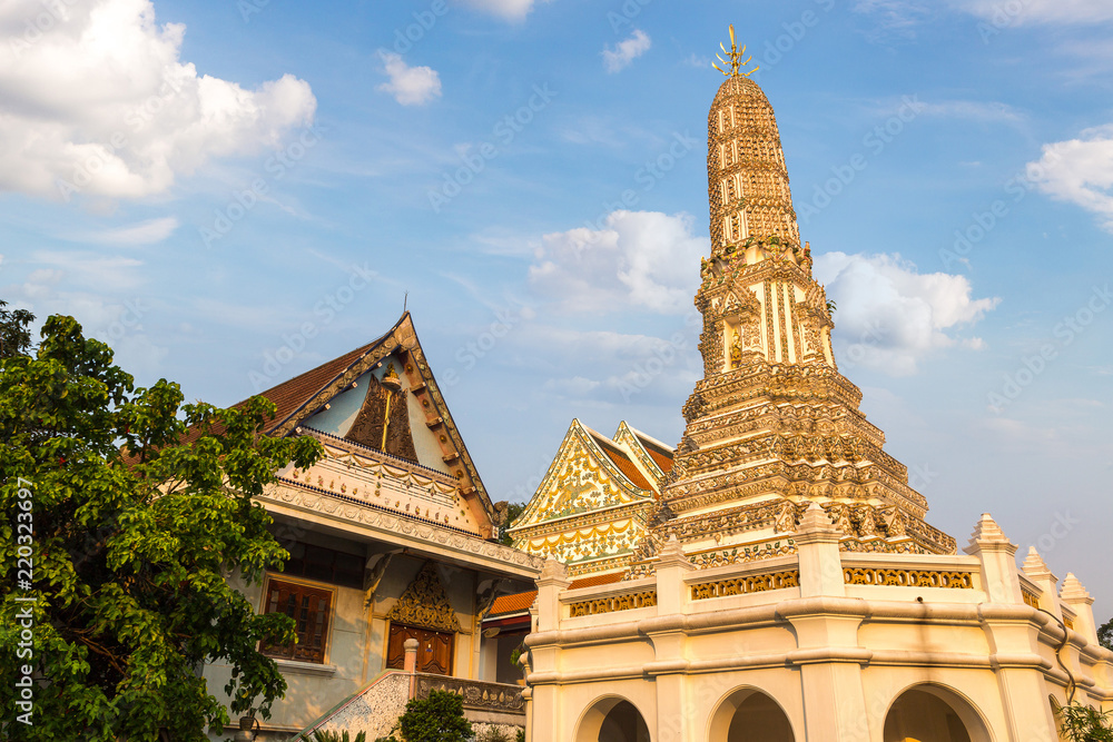 Fototapeta premium Wat Thepthidaram Worawihan temple in Bangkok