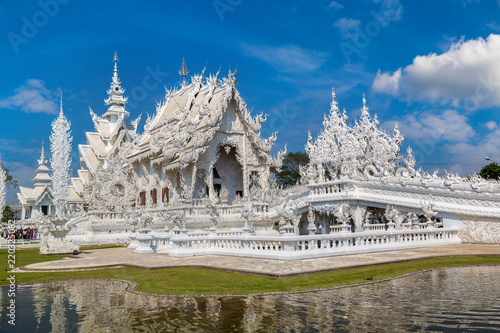White Temple (Wat Rong Khun) in Chiang Rai © Sergii Figurnyi