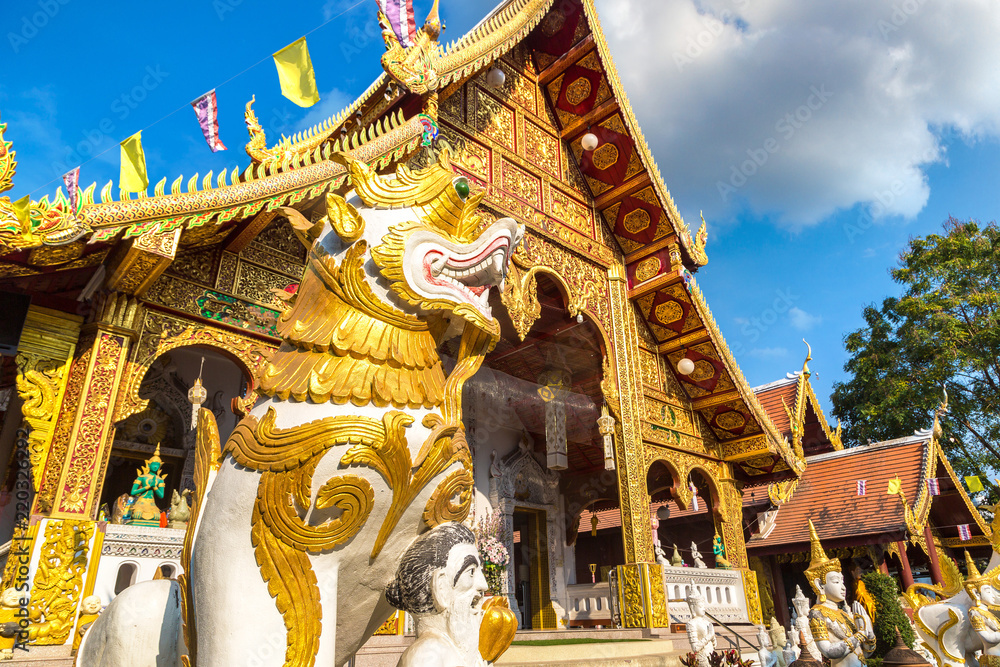 Fototapeta premium Buddhists temple in Chiang Mai