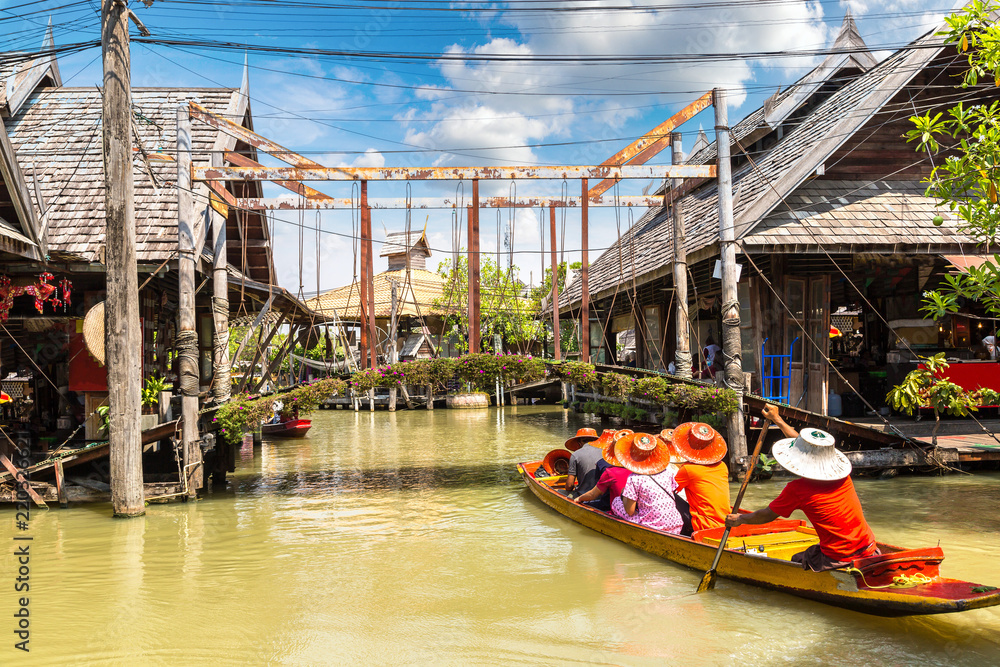 Naklejka premium Floating Market in Pattaya