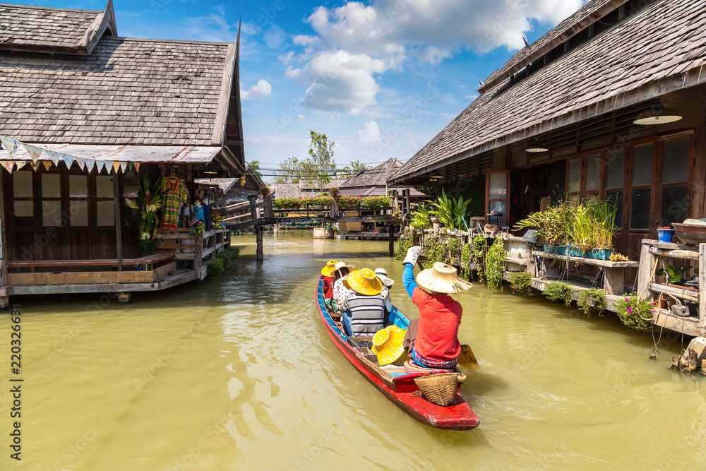 Naklejka premium Floating Market in Pattaya