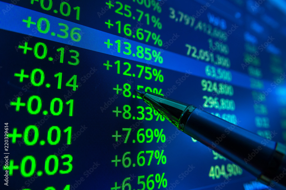 Obraz premium Stock market graph analysis. Stock market data on LED display on laptop screen for finance and economic. Business graph background.