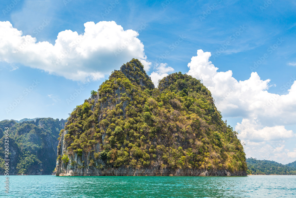 Obraz premium Cheow Lan lake in Thailand