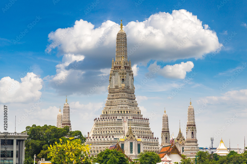 Fototapeta premium Wat Arun Temple in Bangkok