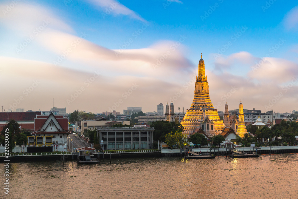 Naklejka premium Wat Arun Temple in Bangkok