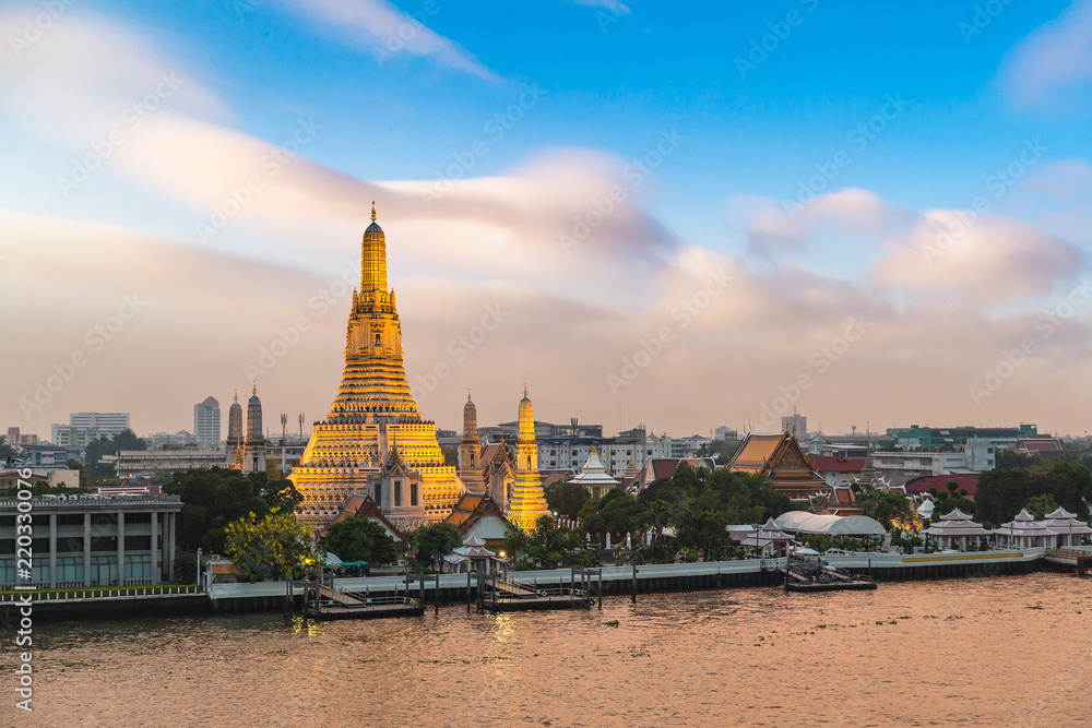 Naklejka premium Wat Arun Temple in Bangkok