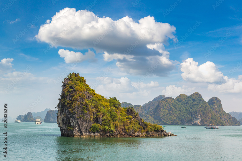 Naklejka premium Halong bay, Vietnam
