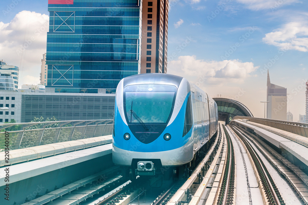 Fototapeta premium Dubai metro railway
