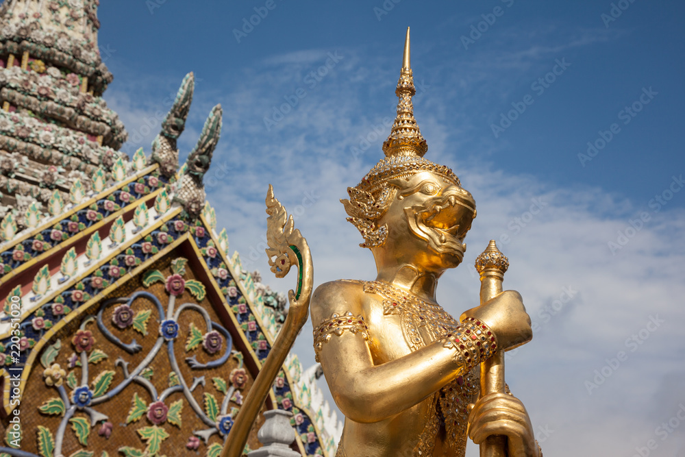 Fototapeta premium Golden Demon Guardian at Wat Phra Kaew