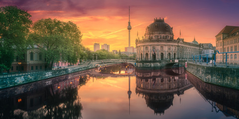 Fototapete Berlin Museumsinsel an der Spree von Berlin, Deutschland  © boule1301