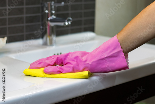 Fototapeta Naklejka Na Ścianę i Meble -  Washbasin cleaning