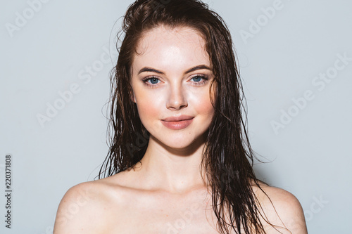 Beautiful brunette womanwith healthy hair and natural makeup