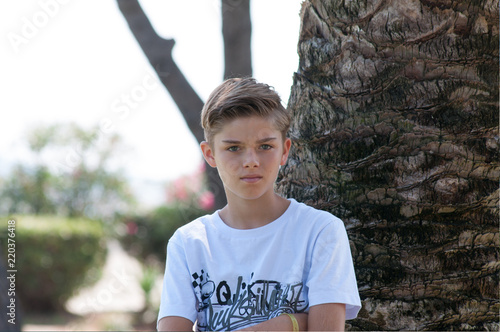 JEUNE ADOLESCENT PORTRAIT GARCON