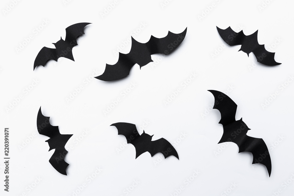 Fototapeta premium koncepcja halloween i dekoracji - latające nietoperze z papieru