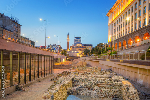 Obraz na płótnie Sofia at Sunset - Bulgaria w salonie