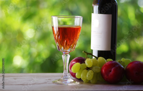 Fotografie glass and bottle of madeira wine