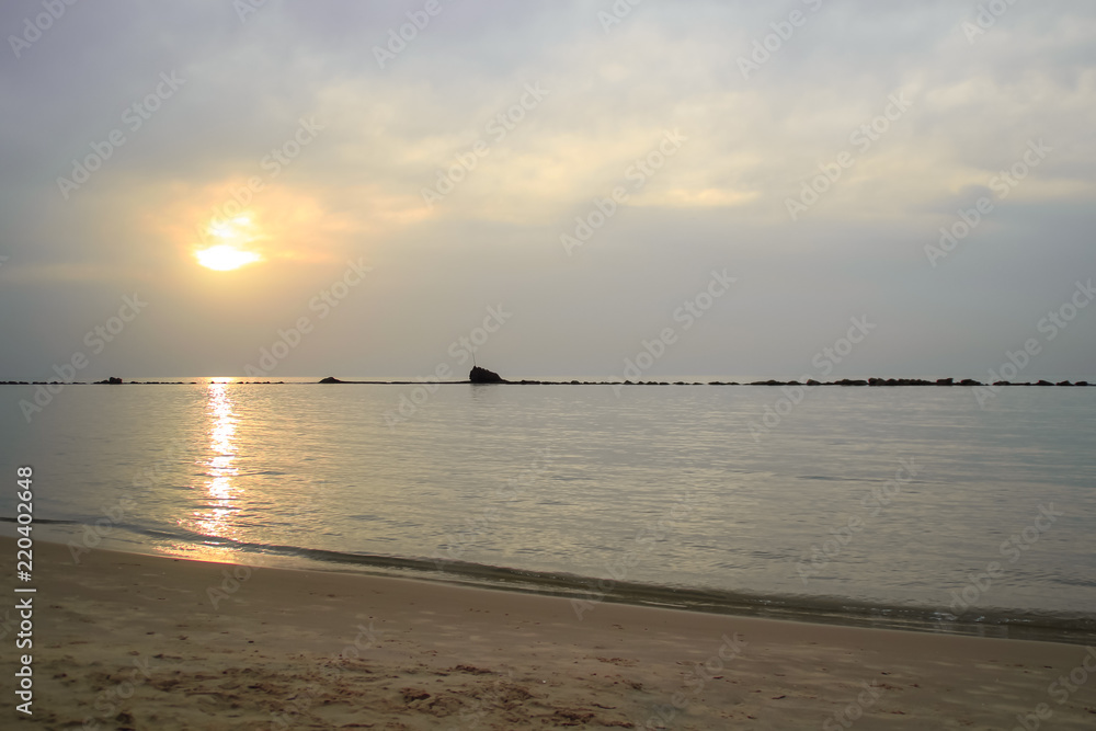 Obraz premium Sunset on the Mediterranean sea beach in Israel.