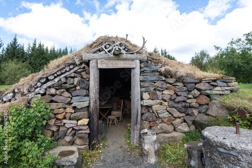 Fotografi grass sod roof buildings and house in iceland, typical houses in old iceland