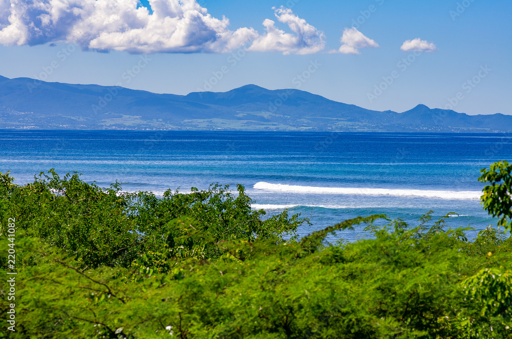 Blick über den Mangrovenwald von Grande-Terre zur Küste von Basse-Terre, Guadeloupe Blick über den Mangrovenwald von Grande-Terre zur Küste von Basse-Terre, Guadeloupe
