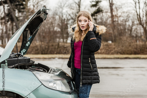 Broken down car, woman calling to somebody © Voyagerix