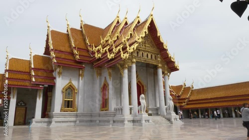 Wallpaper Mural A panning shot of the famous wat benchamabophit, a temple in Bangkok, Thailand. Torontodigital.ca