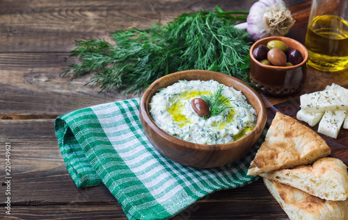 Bild auf Leinwand Tzatziki sauce in wooden bowl