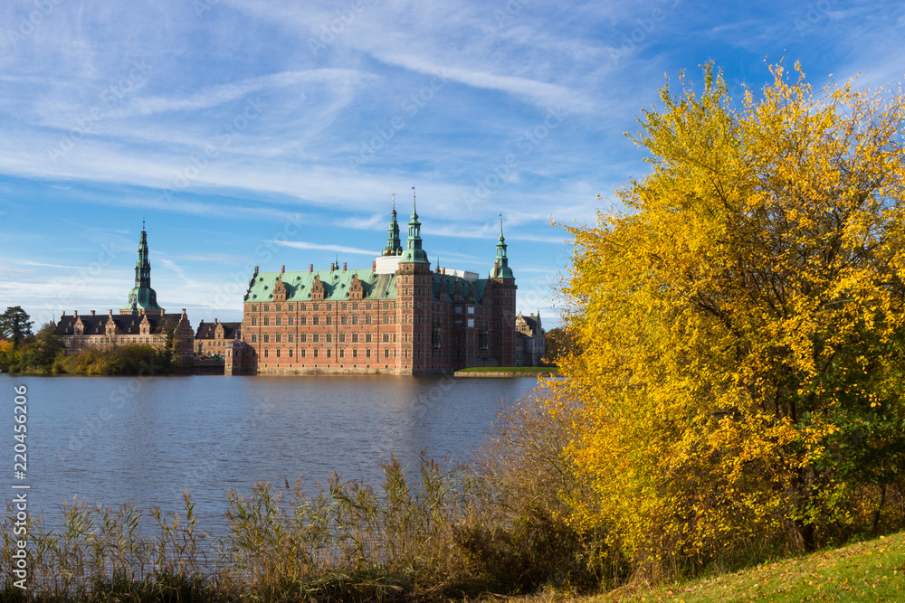 Fototapeta premium Beuatiful view of Fredensborg palace in Hilleroed, Denmark