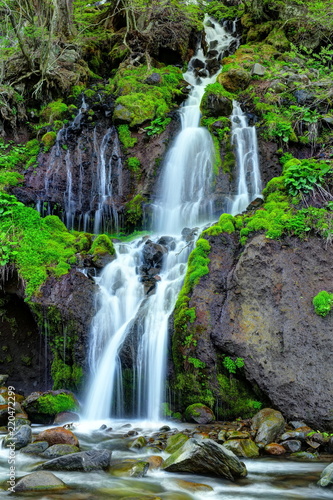 新緑の吐竜の滝 © T.Hasebe
