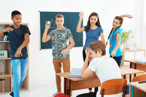 Teenagers bullying their cl...