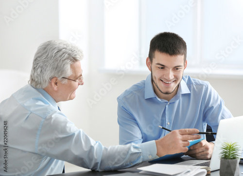 Mature marketing manager with trainee in office