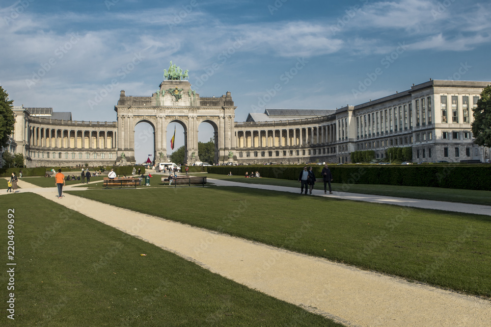 Fototapeta premium Parc du Cinquantenaire with in Brussels, Belgium