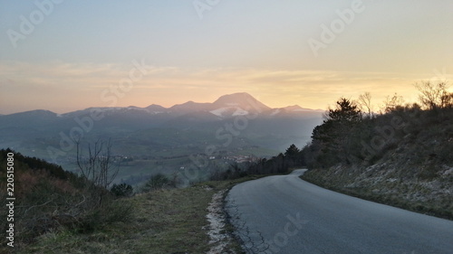 Tramonto strada montagna Apiro, Italy