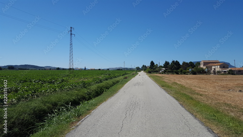 Strada sentiero campagna campo Porto Recanati, Italy