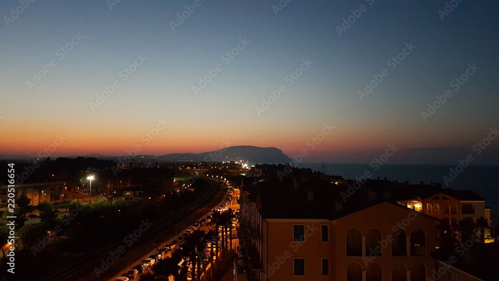 Obraz premium Tramonto con visuale verso strada ,Monte Conero, from Porto Recanati, Italy