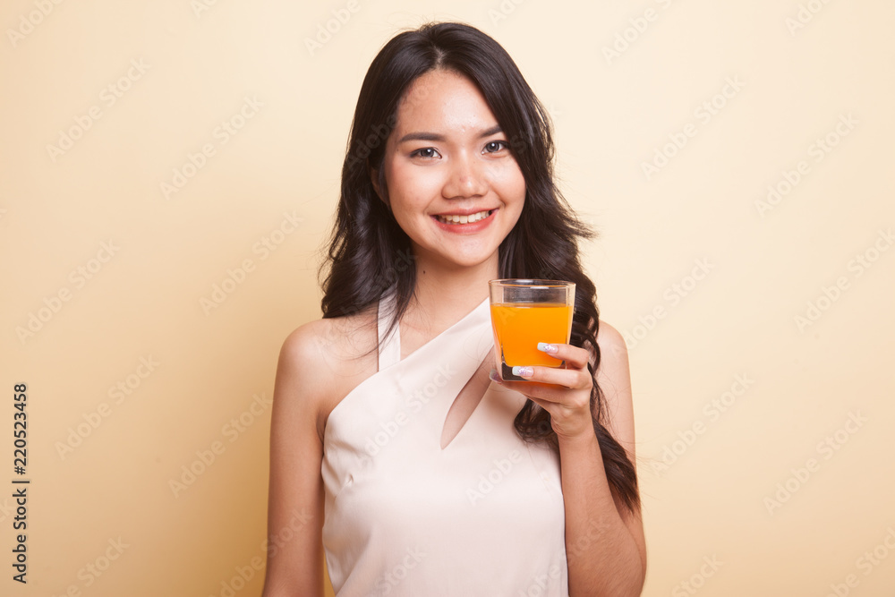 Young Asian woman drink orange juice.