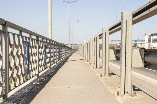 pedestrian passage of the automobile bridge