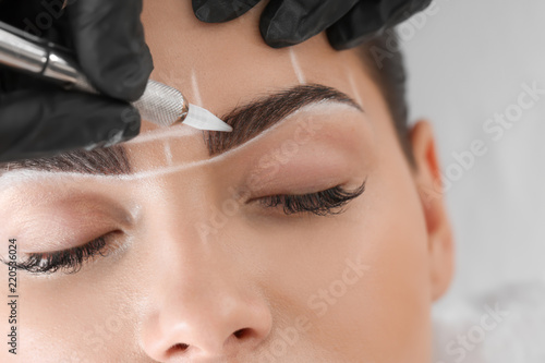 Young woman undergoing proc...