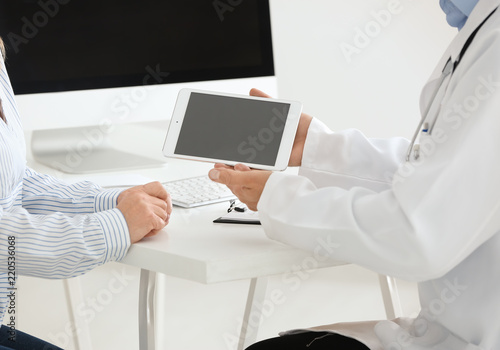Male doctor consulting pati...