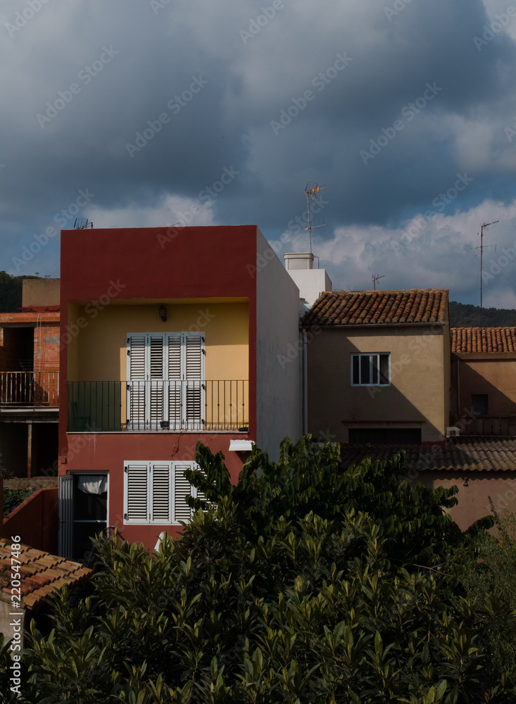 Paisaje rural con casas rehabilitadas Paisaje rural con casas rehabilitadas