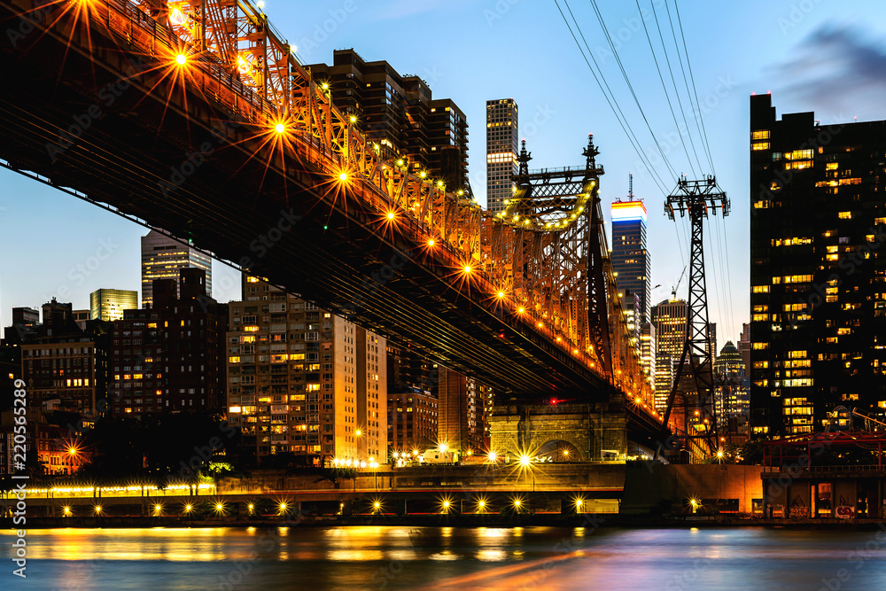 Fototapeta premium New York City / USA - JUL 27 2018: Queensboro Bridge view from Roosevelt Island at sunset