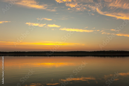 Widok na jezioro w Polsce, Mazury © hunter76