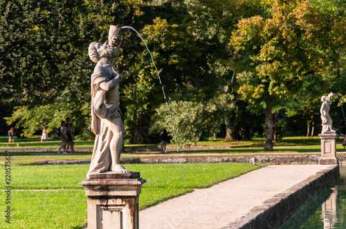 Skulptur Wasserpaterre Hellbrunn IV photo