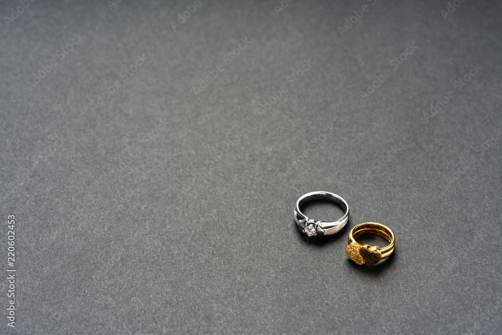The jewels in the picture are so beautiful. This jewelry is so expensive and valuable that this is usually exchanged each other as a declarations of undying love. The jewels in the picture are so beautiful. This jewelry is so expensive and valuable that this is usually exchanged each other as a declarations of undying love.