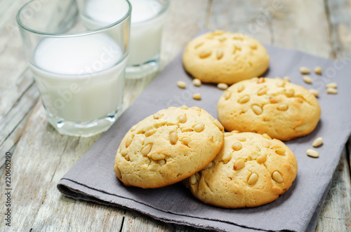 Pine nuts cookies with glasses of milk